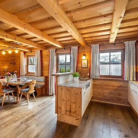 Alpine-lodge בקתה
